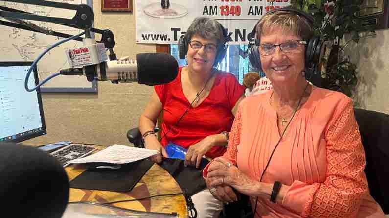 Connecting Caregivers Radio – Lori Yauch – Meaningful Memory Maker & Massage Therapist Lisa Seward